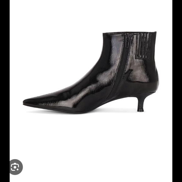 Jeffrey Campbell Timeline Boots in Black Stripe REVOLVE
Designer patent spring - Picture 1 of 3